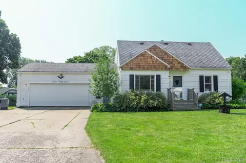 1247 Catalina Dr, Flint, MI 48507