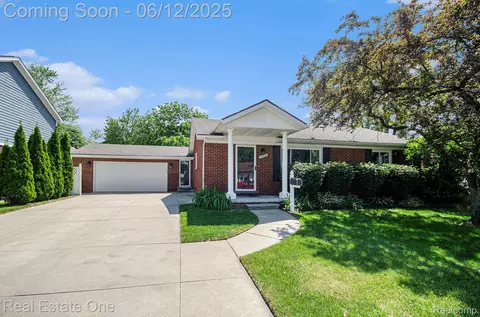 30800 Alger Blvd, Madison Heights, MI 48071