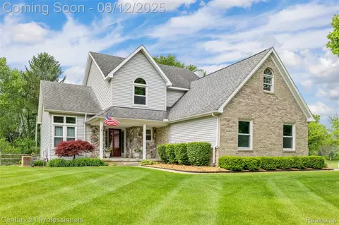 11213 Youngstree Ct, Springfield, MI 48350