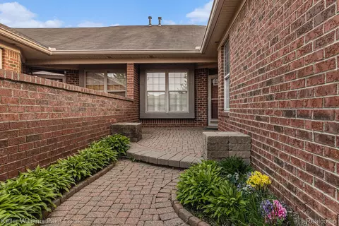 50021 Ludwig Ct, Utica, MI 48317