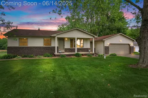 9388 Potter Rd, Flushing, MI 48433