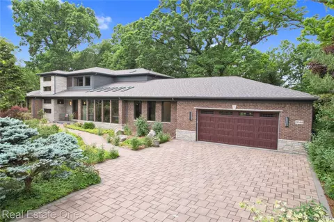 15349 Lakeside St, Plymouth, MI 48170