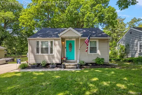21531 Collingham Ave, Farmington, MI 48336