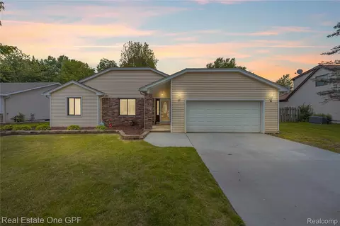 973 Nautical Ln, Cottrellville, MI 48039