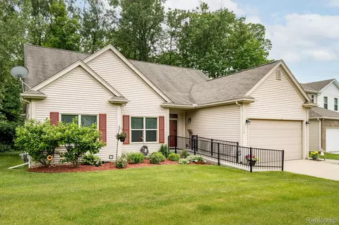 1156 Fairway Dr, Pontiac, MI 48340