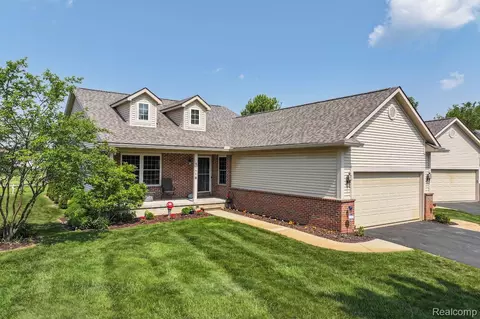 11118 Strathmore Ct, Grand Blanc, MI 48439