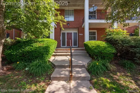 27580 W Echo Vly #144, Farmington Hills, MI 48334