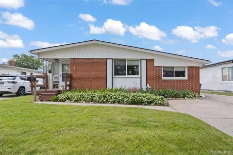 634 S Hawthorne St, Westland, MI 48186