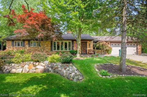 15480 Edington St, Livonia, MI 48154