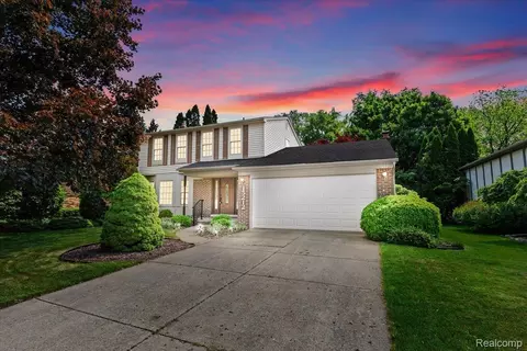 15212 Riverside St, Livonia, MI 48154