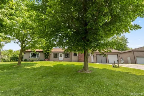 7569 S Durand Rd, Durand, MI 48429