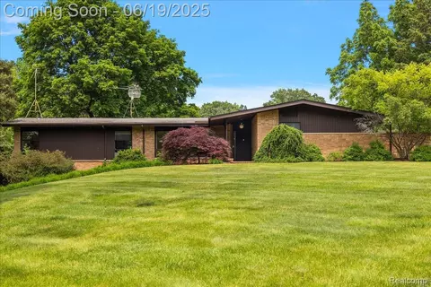 2732 Lone Pine Rd, West Bloomfield, MI 48323
