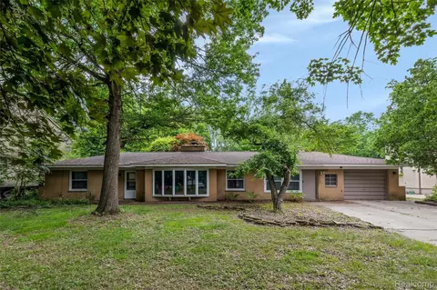 23385 Hunters Ln, Southfield, MI 48033