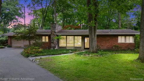 17550 Mayfield St, Livonia, MI 48152