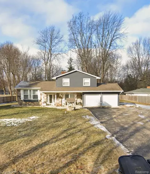 3172 Connecticut St, Burton, MI 48519