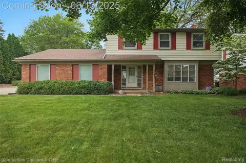 6821 Tamerlane Dr, West Bloomfield, MI 48322