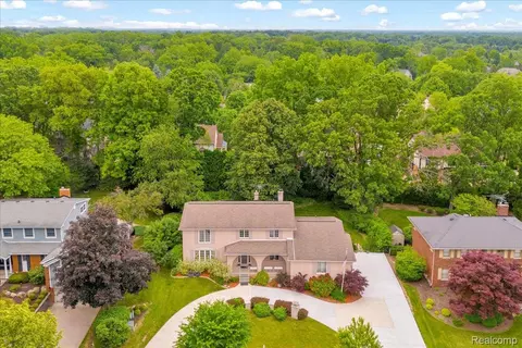 2374 Ridge Dr, Troy, MI 48098