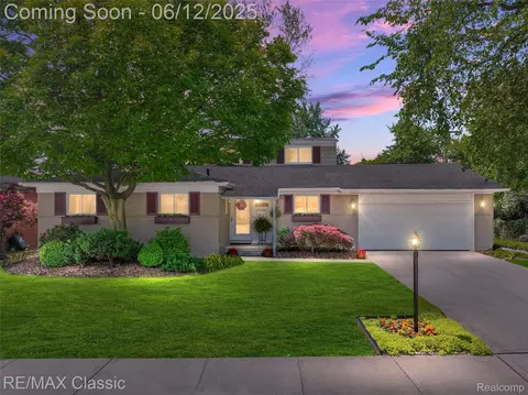 29647 Gaylord Ct, Livonia, MI 48154