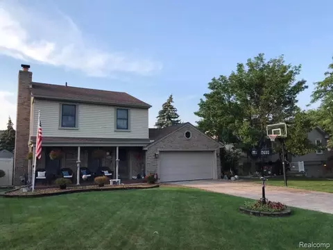 19236 Arlington Dr, Woodhaven, MI 48183