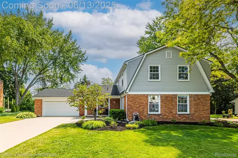 16772 Dundalk Ct, Northville, MI 48168