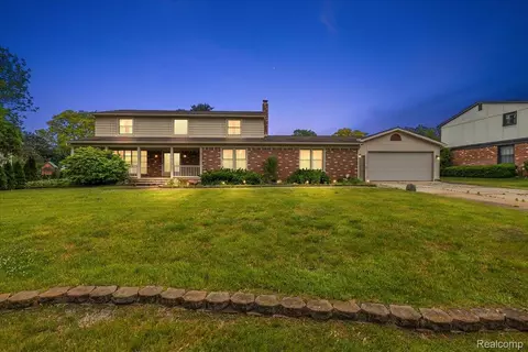 3129 Sandy Creek Dr, Utica, MI 48316