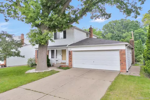 450 N Bywood Ave, Clawson, MI 48017
