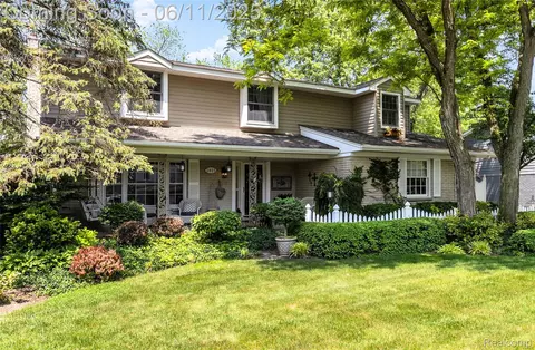 3825 Estates Dr, Troy, MI 48084
