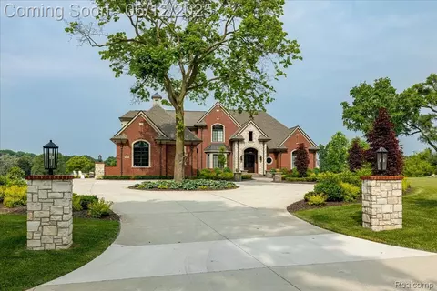 45505 N Territorial Rd, Plymouth, MI 48170
