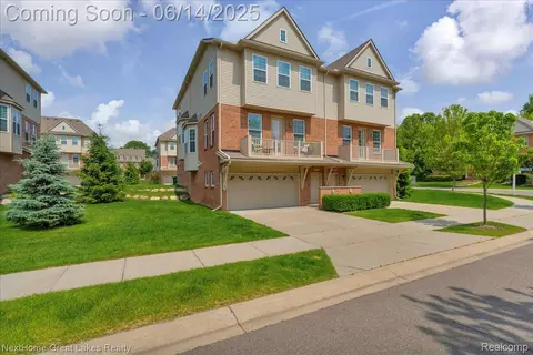 56717 Long Island Dr, Utica, MI 48316