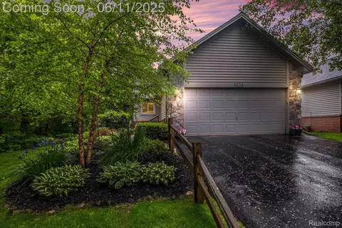 8838 Cedar Ln, Springfield, MI 48348