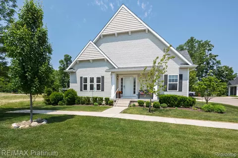 314 Dorchester Dr, Howell, MI 48855