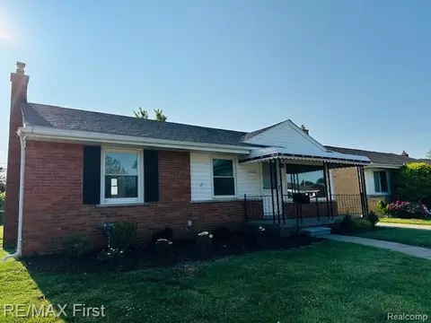 28860 Fountain St, Roseville, MI 48066