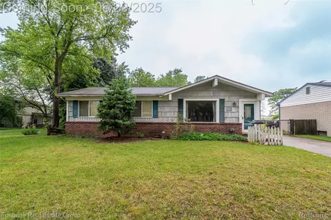 9437 Tavistock Dr, Plymouth, MI 48170