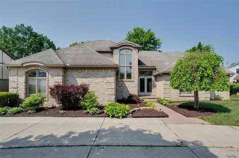 30753 Sunderland Dr, Farmington Hills, MI 48331