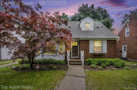2434 Evergreen Dr, Royal Oak, MI 48073