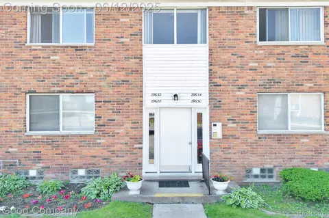 29628 Hoover Rd, Warren, MI 48093