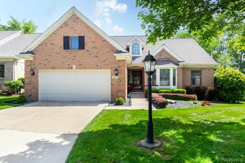 62874 Walker Ct #17, Washington, MI 48094