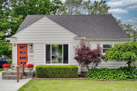 23069 Violet St, Farmington, MI 48336
