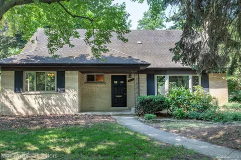 25695 York Rd, Royal Oak, MI 48067