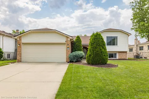 47425 Barbara Rd, Macomb, MI 48044