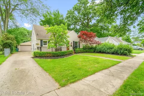 2727 Phillips Ave, Berkley, MI 48072