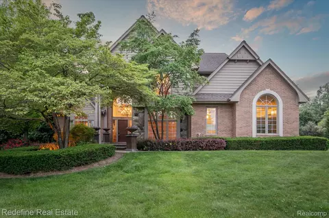 9655 Wellington Dr, Plymouth, MI 48170