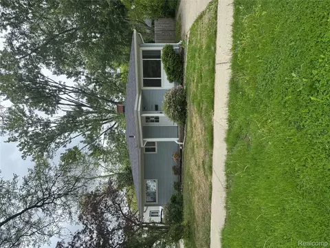 4227 Crooks Rd, Royal Oak, MI 48073