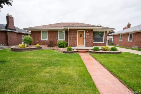 3160 Anna Ave, Trenton, MI 48183