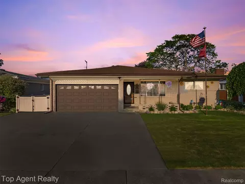 30922 Roselawn Dr, Warren, MI 48088