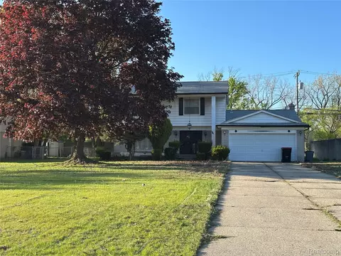 18444 Addison Dr, Southfield, MI 48075