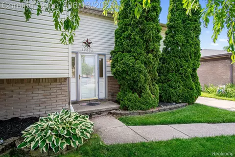 32054 Glaser Rd, Brownstown, MI 48173