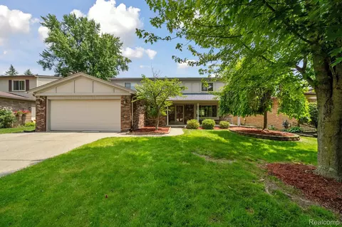 7302 Parkway Ct, Canton, MI 48187