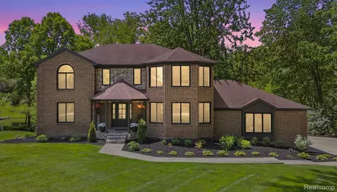 5695 Deerwood, Commerce, MI 48382