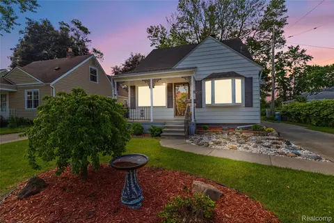 24921 Notre Dame St, Dearborn, MI 48124